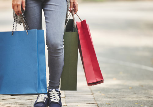 Record household spending spree img1